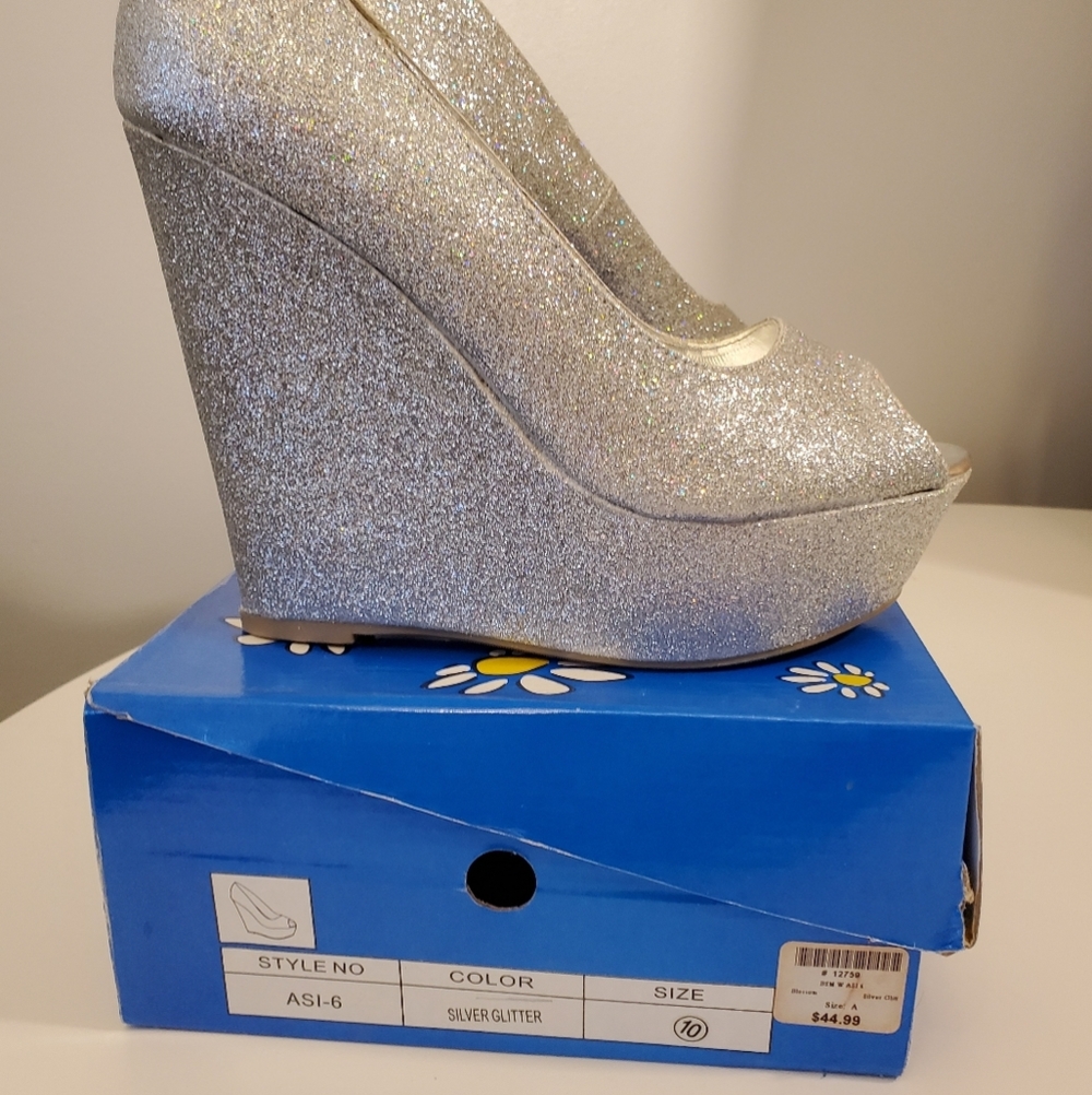 ❄️Host Pick❄️ Brand New Glitter Wedge Heels 10 - Picture 4 of 11